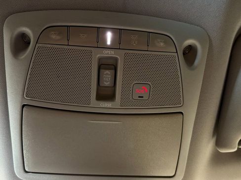 Used 2016 Nissan Maxima Platinum w/ Interior Lighting Package image 19