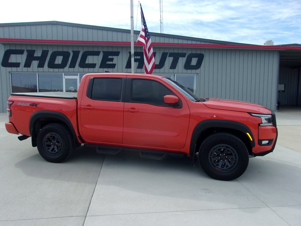 Used 2025 Nissan Frontier PRO-4X AWD/4WD image 3