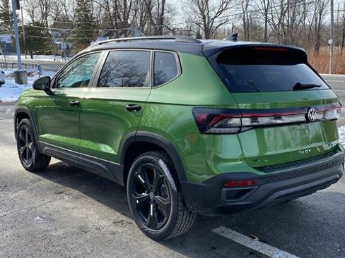 New 2026 Volkswagen Taos SE image 7