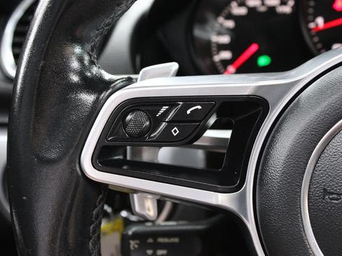 Used 2021 Porsche 718 Boxster w/ Premium Package RWD image 9