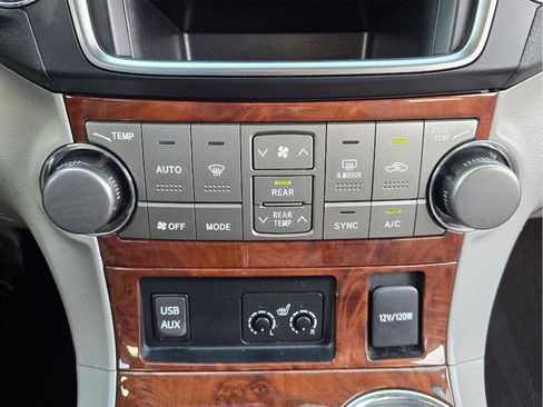 Used 2013 Toyota Highlander Limited FWD image 18