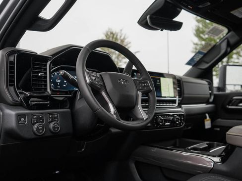 New 2026 Chevrolet Silverado 2500 ZR2 w/ LPO, Dark Essentials Package AWD/4WD image 17