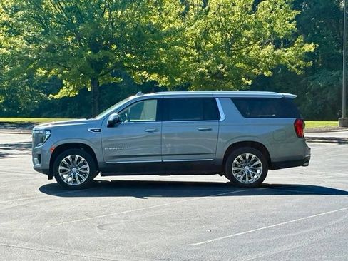 Used 2023 GMC Yukon XL Denali AWD/4WD image 3