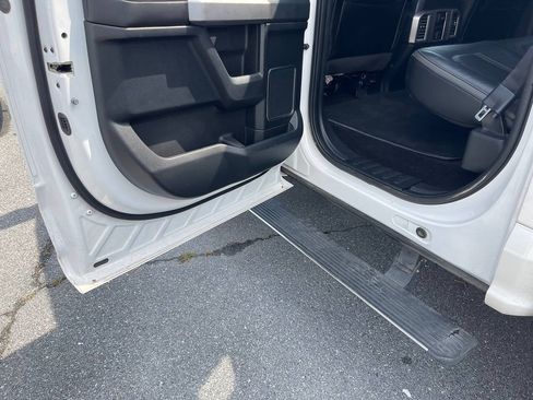 Used 2016 Ford F150 Platinum w/ Equipment Group 701A Luxury AWD/4WD image 19