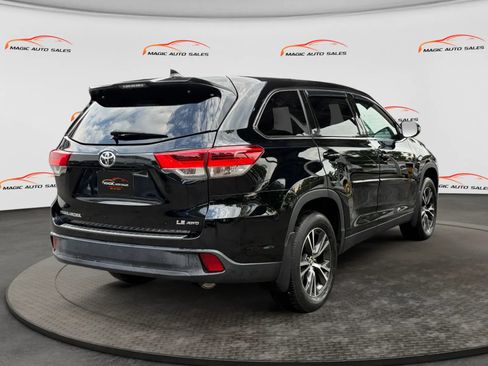 Used 2019 Toyota Highlander Plus w/ Protection Package #3 AWD/4WD image 10