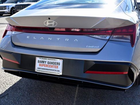 New 2026 Hyundai Elantra Limited FWD image 9
