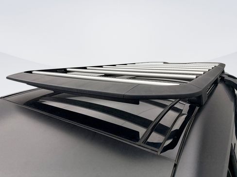 Used 2023 Land Rover Defender 130 SE image 28