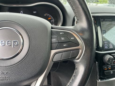 Used 2019 Jeep Grand Cherokee Altitude AWD/4WD image 18