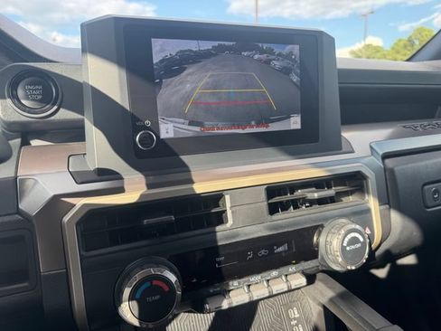 Used 2024 Toyota Tacoma SR5 AWD/4WD image 17