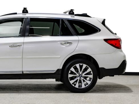 Used 2018 Subaru Outback 2.5i Touring w/ Popular Package #3 image 14