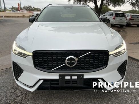 Certified 2025 Volvo XC60 B5 Core AWD/4WD image 3