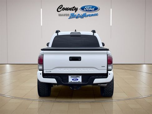 Used 2021 Toyota Tacoma TRD Sport w/ Technology Package image 11