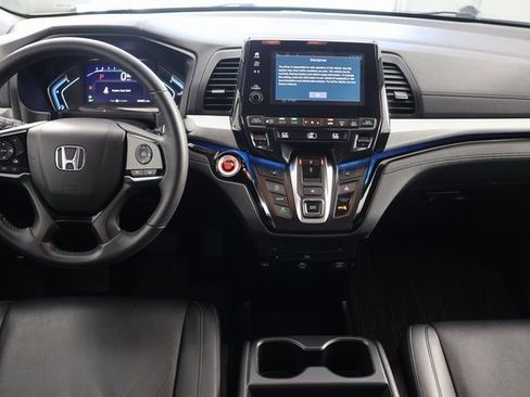 Used 2023 Honda Odyssey Touring image 2