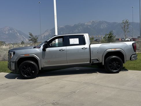 Used 2024 GMC Sierra 2500 AT4 w/ AT4 Premium Plus Package AWD/4WD image 2