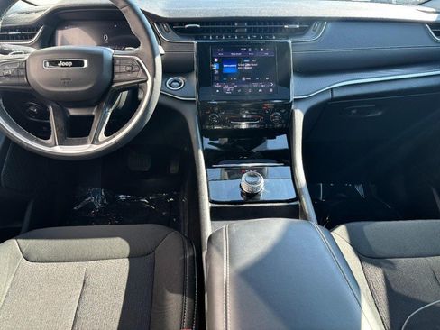 Used 2025 Jeep Grand Cherokee Laredo X w/ Luxury Tech Group I AWD/4WD image 14