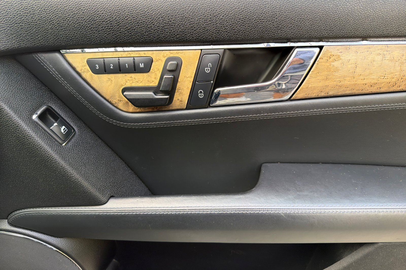 Used 2009 Mercedes-Benz C 63 AMG Sedan image 21