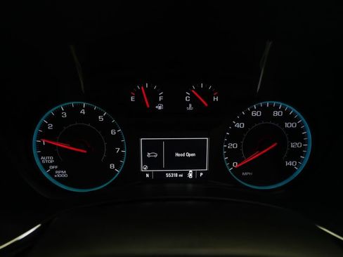 Used 2018 Chevrolet Equinox LT FWD image 2