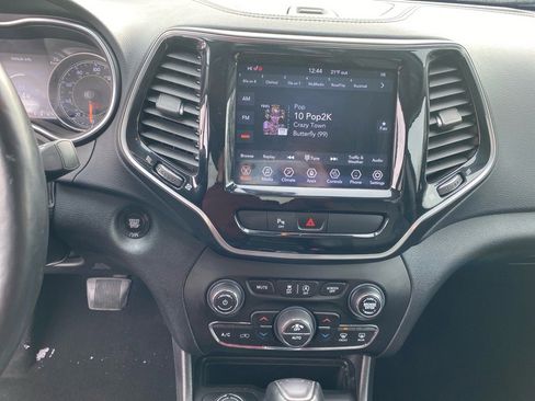 Used 2020 Jeep Cherokee Limited image 11