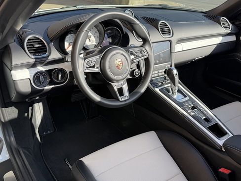 Used 2024 Porsche 718 Boxster image 4