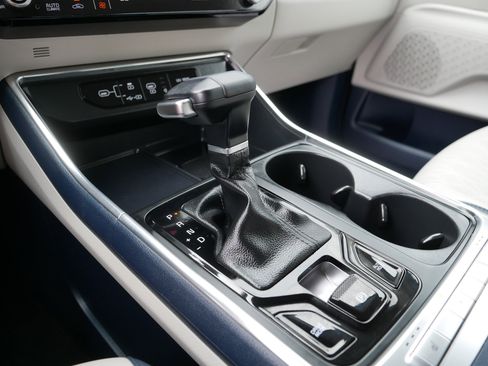 Used 2025 Kia Carnival EX FWD image 24