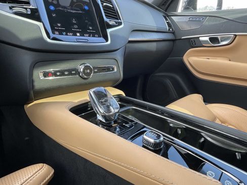 Certified 2024 Volvo XC90 B6 Ultimate image 30