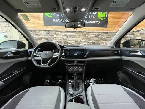 Used 2022 Volkswagen Taos SE w/ Panoramic Sunroof Package AWD/4WD image 18