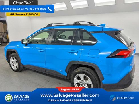 Used 2019 Toyota RAV4 LE w/ Carpet Mat Package AWD/4WD image 3