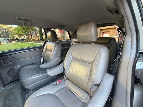 Used 2010 Toyota Sienna LE FWD image 27