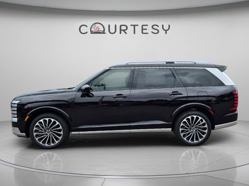 New 2026 Hyundai Palisade Calligraphy FWD image 2