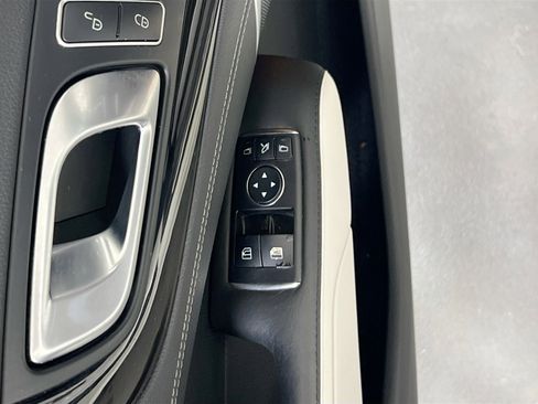 Used 2015 Mercedes-Benz SL 550 image 18