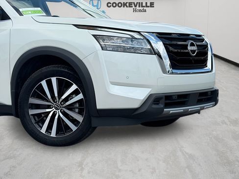 Used 2024 Nissan Pathfinder Platinum AWD/4WD image 3