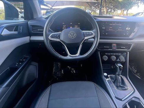 Used 2023 Volkswagen Taos SE FWD image 6