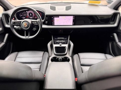 Used 2024 Porsche Cayenne AWD/4WD image 23