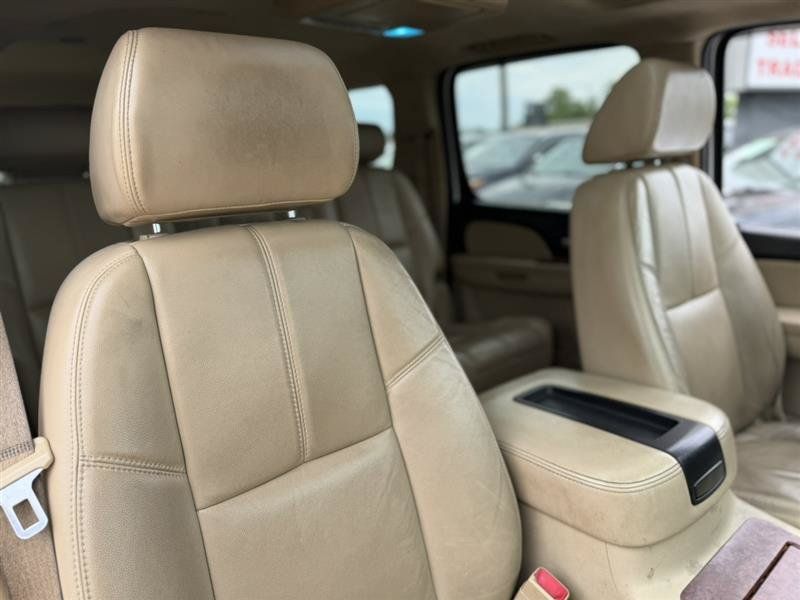 Used 2008 Chevrolet Suburban LTZ w/ LTZ Preferred Equipment Group AWD/4WD image 13