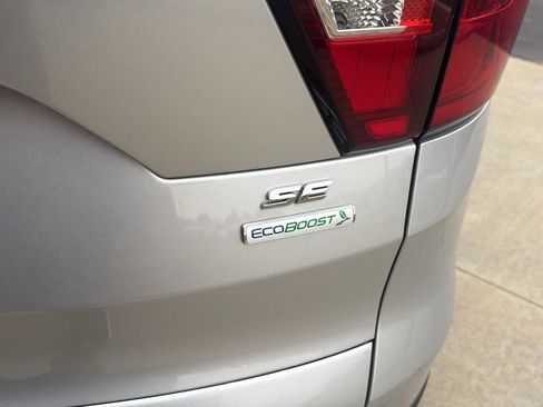 Used 2019 Ford Escape SE image 7
