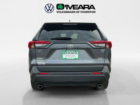 Used 2022 Toyota RAV4 XLE Premium image 4