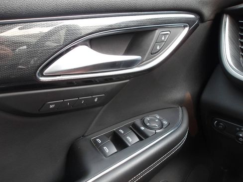 Used 2022 Buick Envision Essence w/ Safety Package FWD image 22
