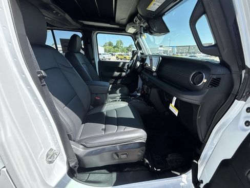 New 2025 Jeep Wrangler Unlimited Sahara AWD/4WD image 14
