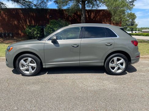 Used 2021 Audi Q3 2.0T Premium w/ Convenience Package AWD/4WD image 2