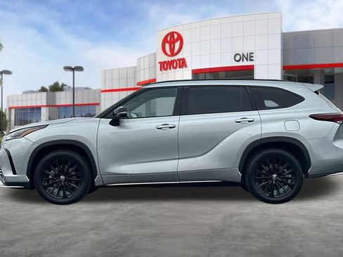 Used 2025 Toyota Highlander XSE AWD/4WD image 9