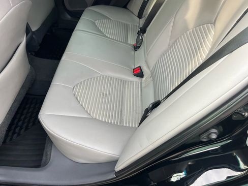 Used 2020 Toyota Camry SE image 16