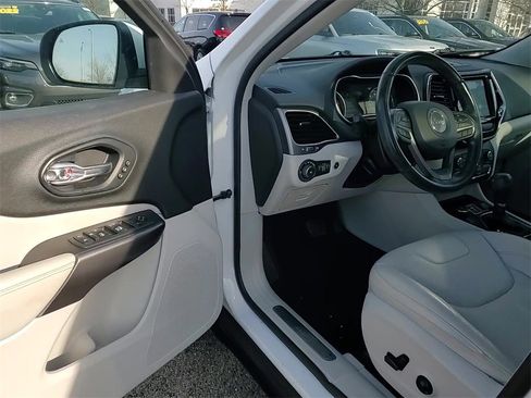 Used 2020 Jeep Cherokee Limited image 10