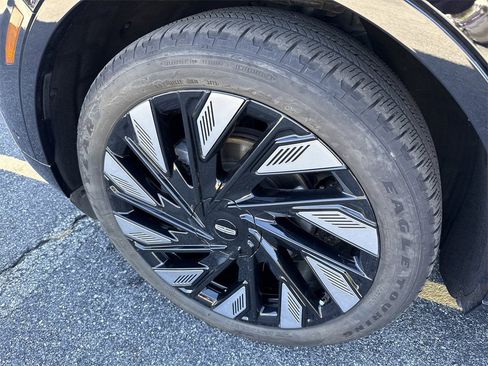 Used 2024 Lincoln Nautilus Reserve w/ Jet Appearance Package (87T) image 12