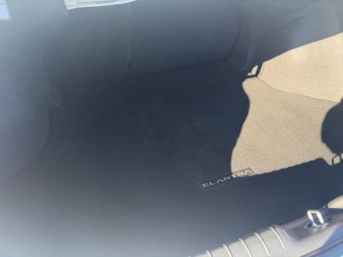 Used 2023 Hyundai Elantra Limited image 19