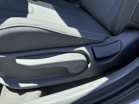 New 2025 Hyundai Elantra SEL image 31