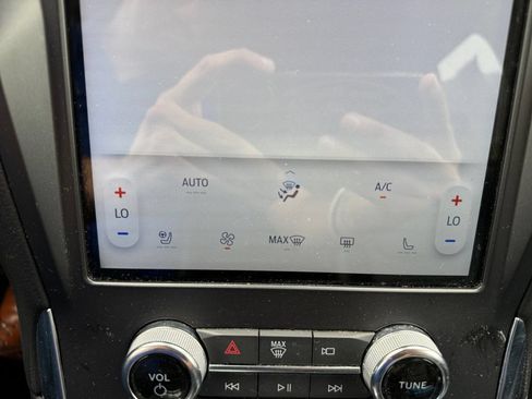 Used 2024 Ford Edge Titanium AWD/4WD image 33