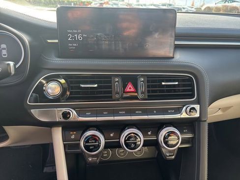 Used 2023 Genesis G70 2.0T image 18