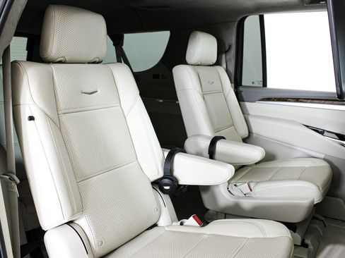 Used 2025 Cadillac Escalade ESV Sport Platinum RWD image 27