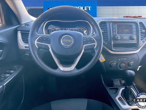 Used 2016 Jeep Cherokee Sport image 9