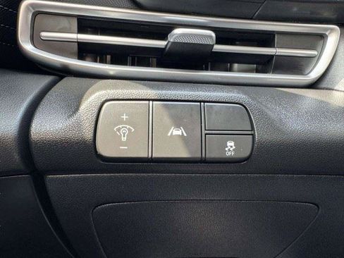 Used 2023 Hyundai Elantra SEL FWD image 24